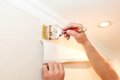 Pose de papier peint à Fèves — revêtements muraux et toiles de verre